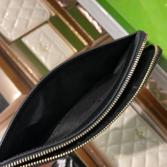 Kate Spade Lucy Medium L-Zip Wristlet
COLOR:
Black (Non Glitter)
NWT - Picture 12 of 16